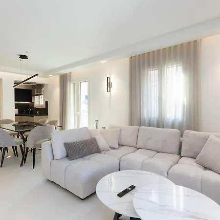 Coryfes Luxury Apartamento *