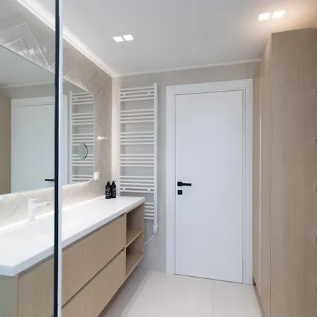 Coryfes Luxury Apartamento *