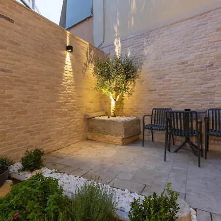 Coryfes Luxury Apartamento *